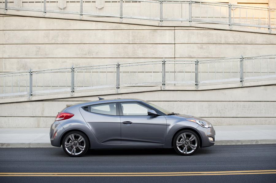  Hyundai Veloster 2011 года  (фото 154 из 184)